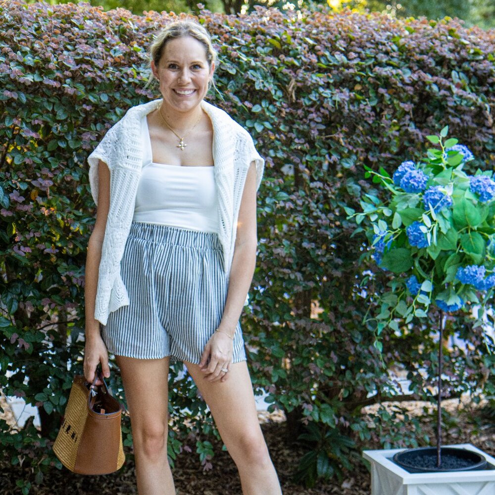 Muse by Magnolia Seersucker Striped Grey and White Shorts in Women’s Medium